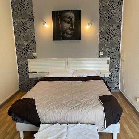 Hotel Auberge Des Charmilles Sainte-Soulle Habitación foto