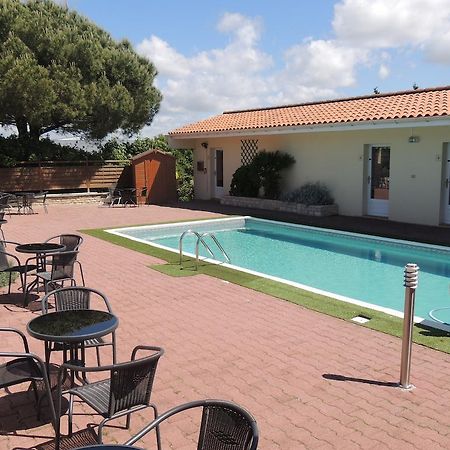 Hotel Auberge Des Charmilles Sainte-Soulle Habitación foto