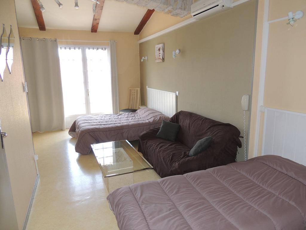 Hotel Auberge Des Charmilles Sainte-Soulle Habitación foto