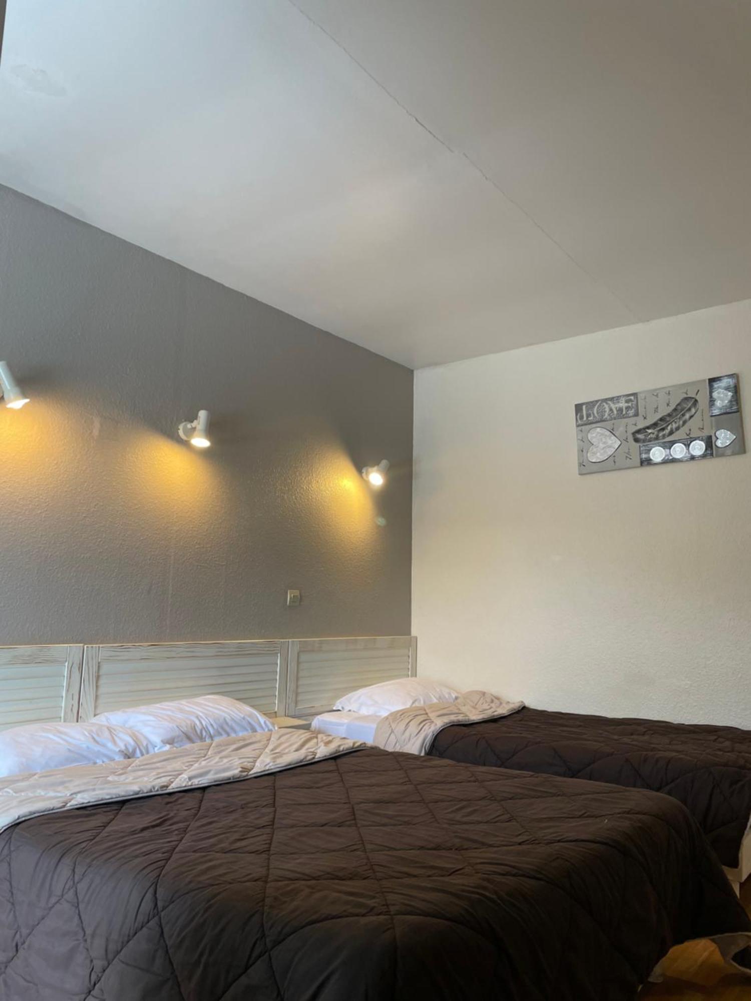 Hotel Auberge Des Charmilles Sainte-Soulle Habitación foto