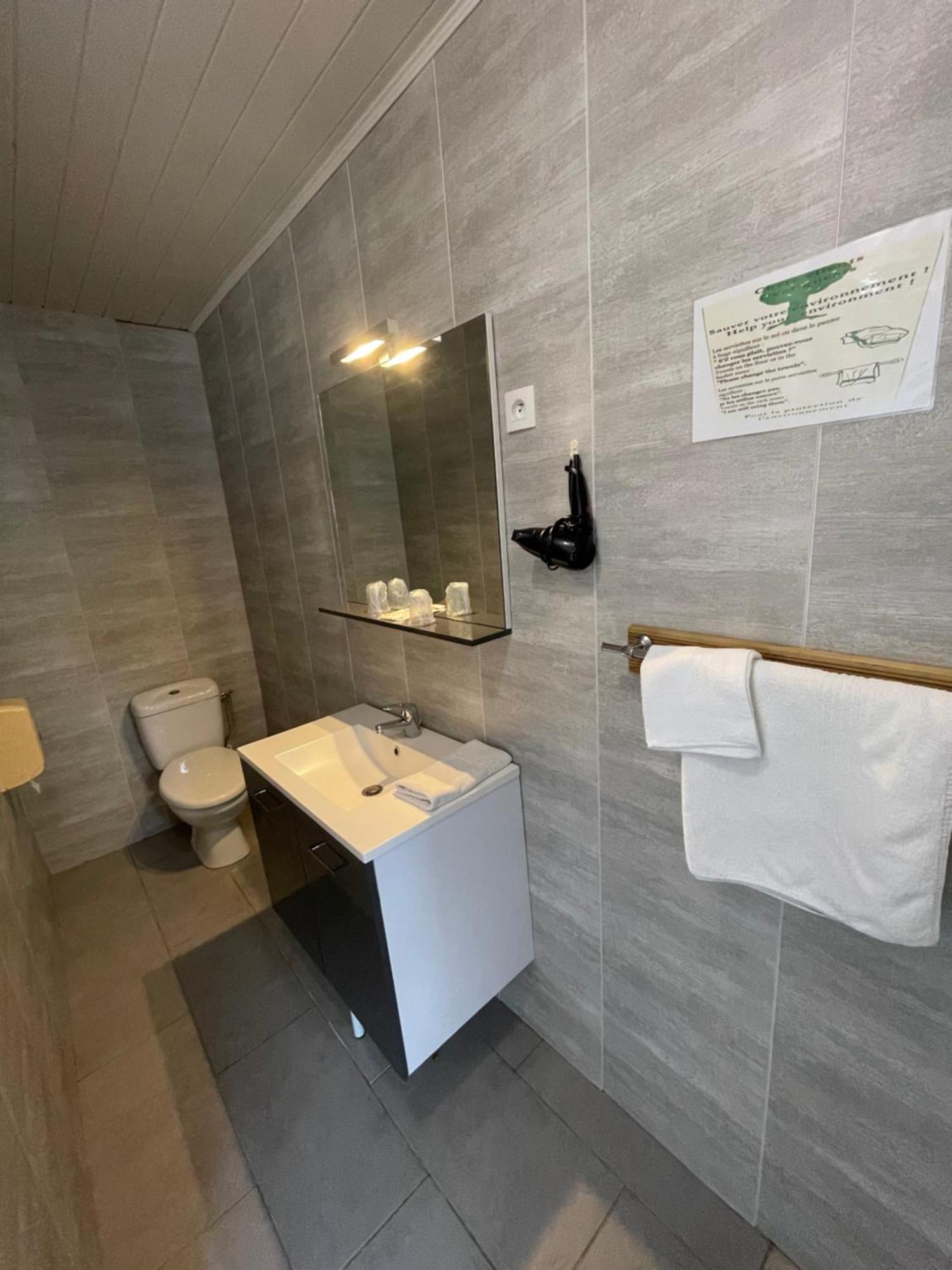 Hotel Auberge Des Charmilles Sainte-Soulle Habitación foto