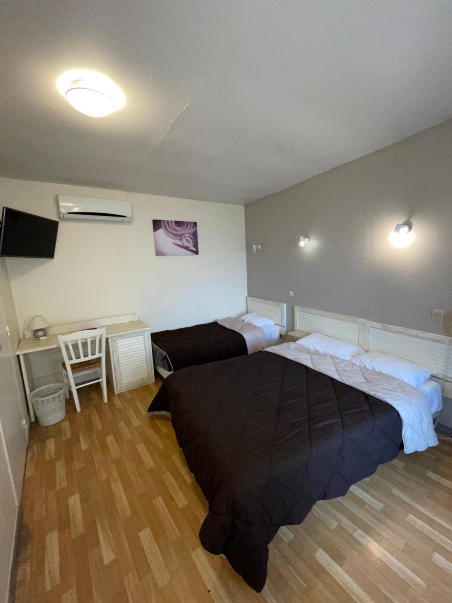 Hotel Auberge Des Charmilles Sainte-Soulle Habitación foto