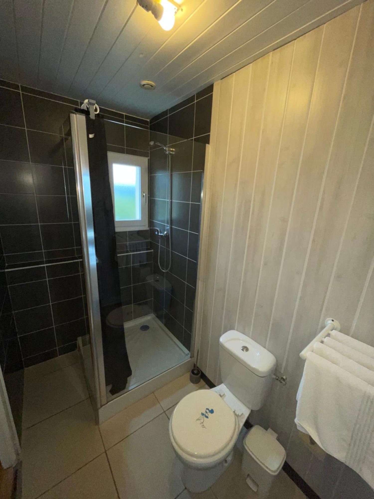 Hotel Auberge Des Charmilles Sainte-Soulle Habitación foto