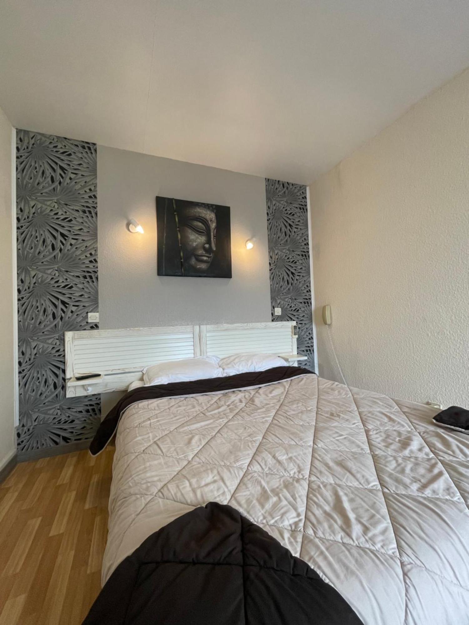 Hotel Auberge Des Charmilles Sainte-Soulle Habitación foto