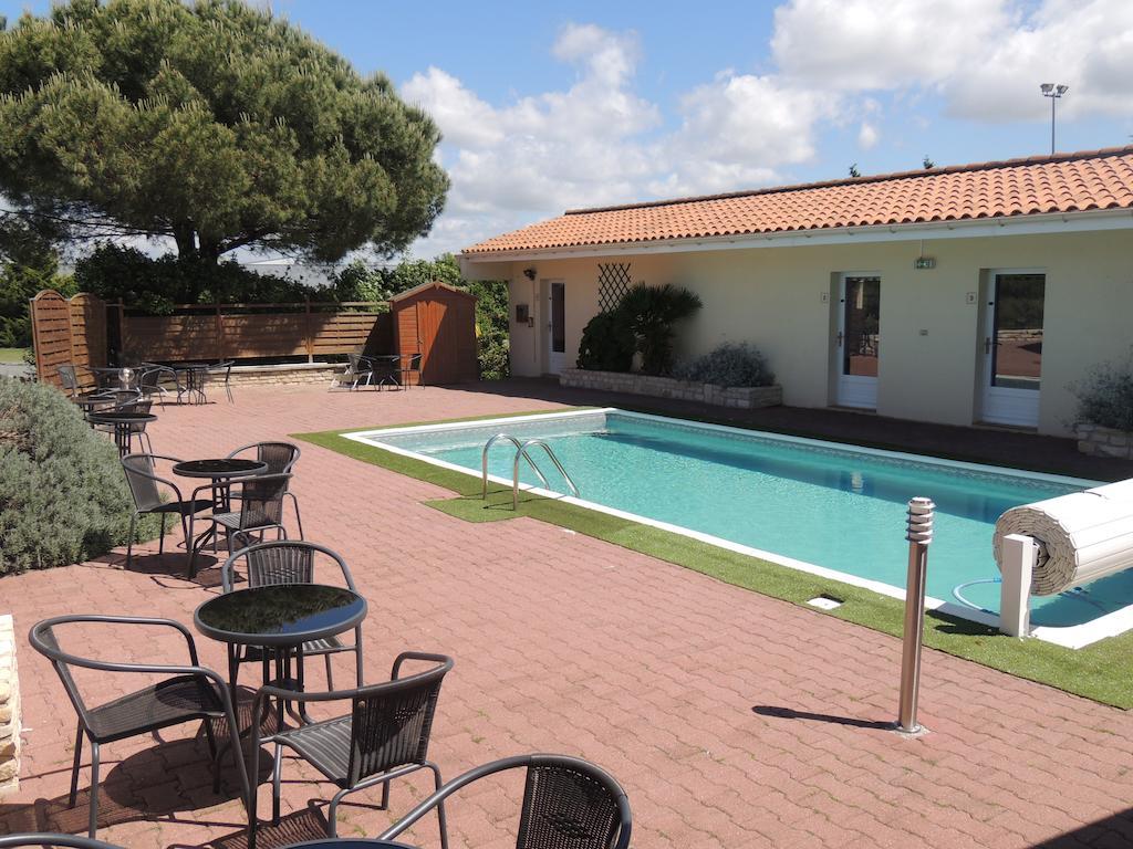 Hotel Auberge Des Charmilles Sainte-Soulle Habitación foto